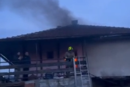 INTERVENISALI VATROGASCI Požar na porodičnoj kući kod Sarajeva