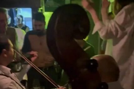 (VIDEO) Gosti na stolicama, iscijepana majica: Ovako je Miodrag Radonjić proslavio rođenje sina