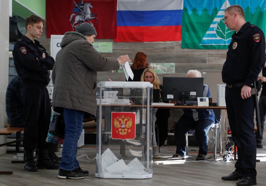 Glasanje na izborima u Rusiji