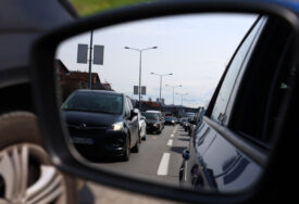 USKRŠNJA KOLONA Vozila čekaju da uđu u BiH, na dva granična prelaza već su velike gužve