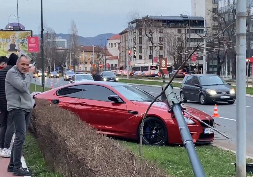 automobilom udario u stub u Sarajevu