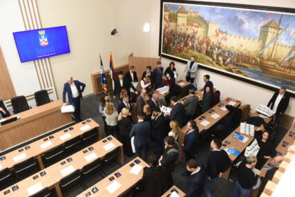 (FOTO) PONOVO ODGOĐENA Skupština Beograda ni danas nije konstituisana, a vrijeme curi: Vučić za nove izbore, Šapić za stavljanje “svega na sto”