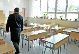 "Učitelji se pretvaraju u pisare" U Osnovnim školama najavljen ŠTRAJK upozorenja prosvjetnih radnika