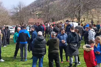 (VIDEO) "Mještani protiv izgradnje male hidrocentrale" Održan skup u Kotor Varošu, građani traže PONIŠTAVANJE DOKUMENTACIJE za gradnju investitoru