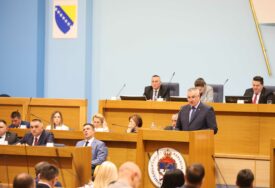 „VJEROVATNO STRAH OD NOVIH SANKCIJA“ Nacrt izbornog zakona Srpske je usvojen, ali se VLADA SAKRILA iza narodnih poslanika