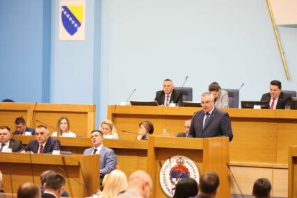 „VJEROVATNO STRAH OD NOVIH SANKCIJA“ Nacrt izbornog zakona Srpske je usvojen, ali se VLADA SAKRILA iza narodnih poslanika
