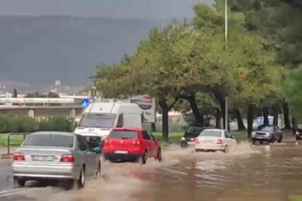 (VIDEO) TEŠKO NEVRIJEME POTOPILO SPLIT Grad napravio štetu, ulice ostale pod vodom