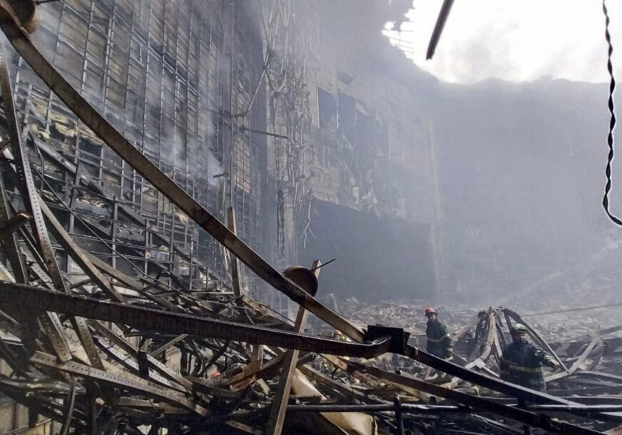 Krokus siti hol je uništen u terorističkom napadu u Moskvi