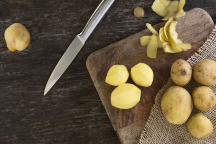 Bolje da ga bacite, nego da se otrujete: Krompir može biti VEOMA OPASAN PO ZDRAVLJE kada izgleda ovako