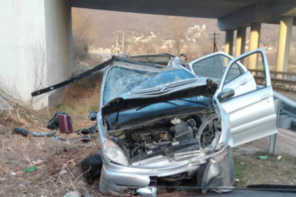 Automobil smrskan u nesreći u Nišu