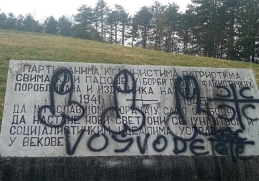 vandali išarali spomenik u valjevu 