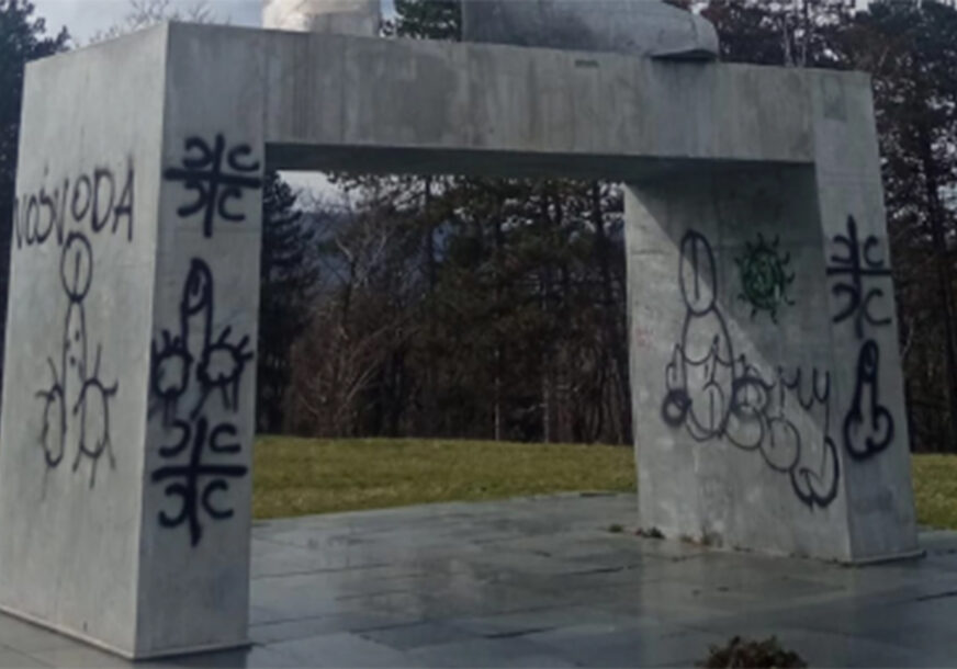 vandali išarali spomenik u valjevu 