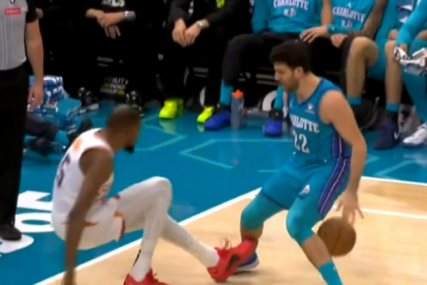 (VIDEO) SRPSKA MAGIJA Vasa Micić ponizio NBA zvijezdu i driblingom ga bacio na zadnjicu