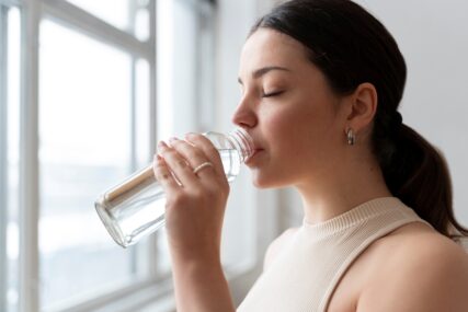 PAZITE NA ZDRAVLJE Ovih 10 stvari ukazuje da ne pijete dovoljno vode