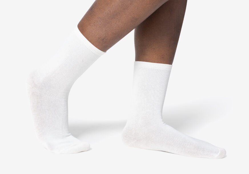 Bijele čarape na nogama