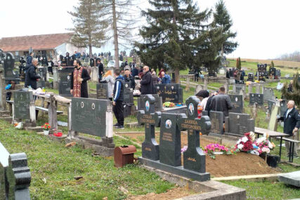 Šta treba uraditi čim se dođe na groblje: Srbi nisu ni svjesni da se svaki put OGRIJEŠE O POKOJNIKE