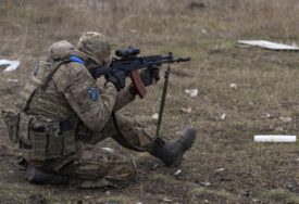 “Okupatori su pogodili 2 protivavionska topa” U napadu ruskih navođenih bombi u Harkovu ranjeno 13 osoba