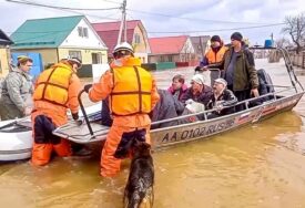 (VIDEO) "Situacija je ozbiljna" Poplave nastavljaju da razaraju Rusiju, nivo vodostaja Urala prešao KRITIČNU TAČKU