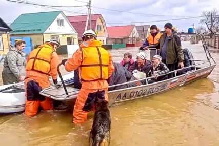 (VIDEO) "Situacija je ozbiljna" Poplave nastavljaju da razaraju Rusiju, nivo vodostaja Urala prešao KRITIČNU TAČKU