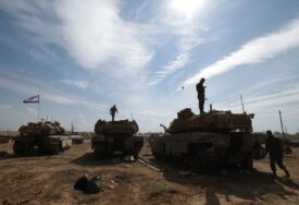 UPRKOS PROTIVLJENJU SAD Američka agencija izvještava da su izraelske snage ušle u grad Rafu