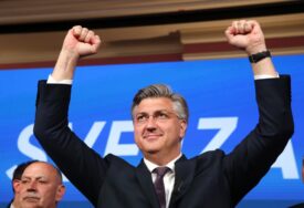 Tenzična atmosfera na Pantovčaku: Plenković predao potpise za sastav nove hrvatske vlade Milanoviću