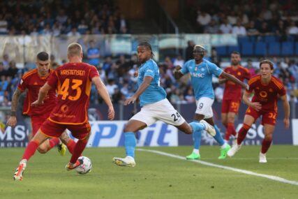 (FOTO) SPEKTAKL POD VEZUVOM Roma u finišu šokirala Napoli, Atalanta hita ka Ligi šampiona