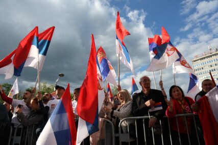 Miting "Srpska te zove", građani se okupili na Trgu Krajine