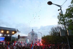 Baloni pušteni u vazduh na mitingu Srpska te zove