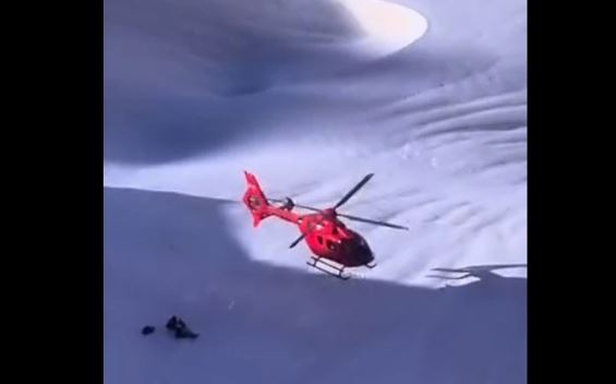helikopter izvlači tijelo poginule planinarke 