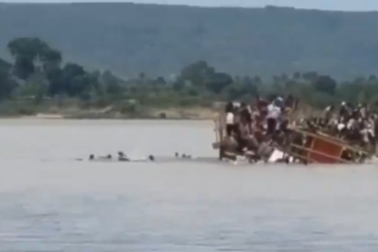 (VIDEO, FOTO) Tragedija u Africi: Najmanje 58 ljudi poginulo u prevrtanju broda