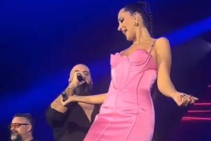 (VIDEO) Zamiješala kukovima u mini haljini: Aleksandra Prijović SE IZULA BOSA, pa se popela na zvučnik dok je pjevala hit Lepe Brene