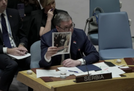 "Da li zaista vjerujete da se to nije desilo" Vučić na sjednici SB UN pokazao sliku silovane i brutalno ubijene Srpkinje na Kosovu