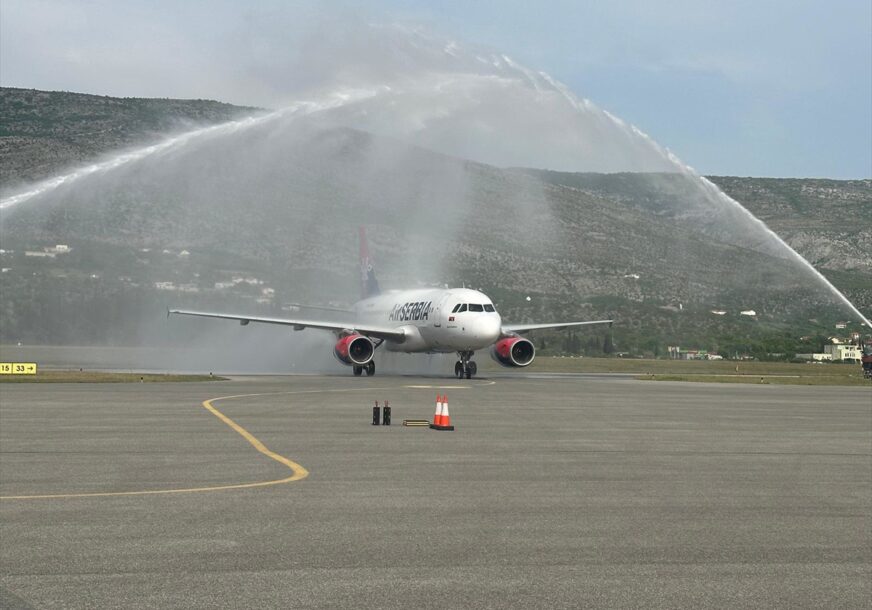 avion iz Beograda sletio u Mostar