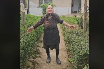 (VIDEO) "Koliko emocija, koliko tuge" Baka Mirjana (92) dočekala goste raširenih ruku, pa RASPLAKALA ČITAV SVIJET