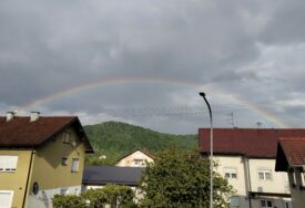 Šarene boje ostavljaju BEZ DAHA: Nakon kišnog dana u Banjaluci, DUGA NA NEBU je pravo osvježenje