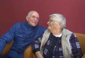 (VIDEO, FOTO) "Ljubav ima smisla samo udvoje" Bosiljka (82) i Siniša (86) IZGOVORILI SUDBONOSNO DA u staračkom domu, matičarka ostala u šoku