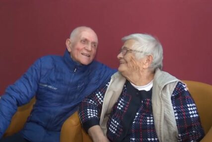 (VIDEO, FOTO) "Ljubav ima smisla samo udvoje" Bosiljka (82) i Siniša (86) IZGOVORILI SUDBONOSNO DA u staračkom domu, matičarka ostala u šoku