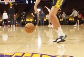 (VIDEO) BIZARNO Košarkaši Denvera u papučama izašli na zagrijavanje, a sada je poznato i zašto