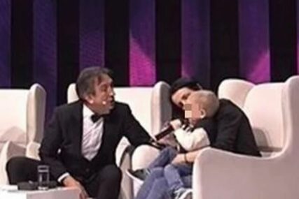 (VIDEO, FOTO) "Molim aplauz za mog drugara" Pjevač u emisiju doveo sina Lazara (2) koji je POBIJEDIO LEUKEMIJU, Žika Jakšić se obratio publici