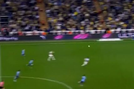 (VIDEO) MAGIJA KAPITENA SRBIJE Dušan Tadić postigao gol sa pola terena