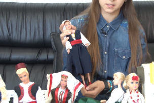 Esma Gljiva se bavi izradom tradicionalne narodne nošnje za lutke