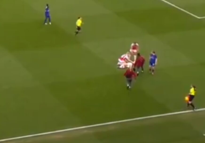 (VIDEO) Strašne scene na utakmici Arsenala: Kolabirala na terenu, drama trajala 7 minuta