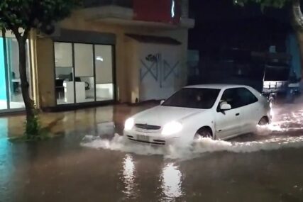poplave na ulicama Grčke nakon jake oluje