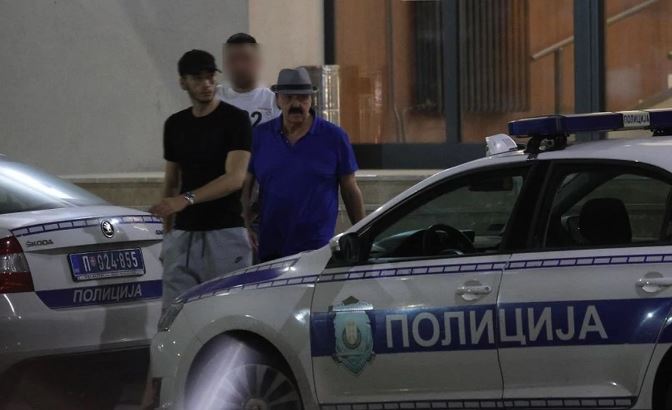 Haris Džinović napušta policijsku stanicu 