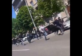 (VIDEO) TUČA NAVIJAČA KAO UVERTIRA Beograd zakrčen zbog vječitog derbija, blokirana Autokomanda 