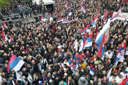 Nakon mitinga u Banjaluci oglasili se iz policije "Skup 'Srpska te zove' protekao mirno, prisustvovalo oko 50.000 građana"