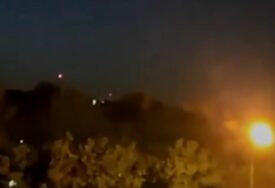(VIDEO) Nebo svijetli, čuju se eksplozije: Prvi snimci napada Izraela na Iran
