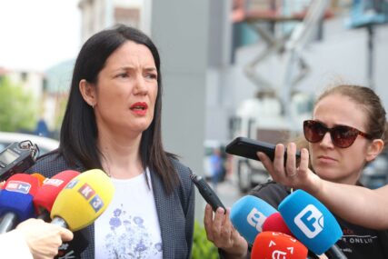 (FOTO) "Borba za slobodu medija se nastavlja" Trivićeva poručila da je RTRS glasilo vlasti, a ne javnosti i naroda