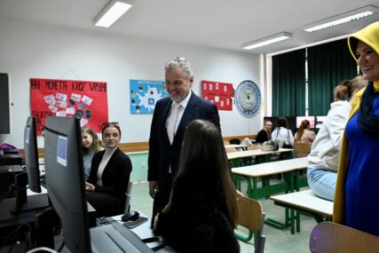"Vjerovao sam da u školi učimo život" EU obezbijedila 1.000 računara za 15 srednjih stručnih škola, među njima i gradovi Srpske