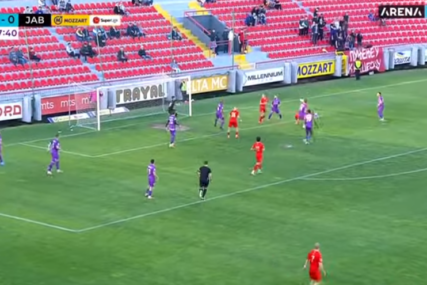 (VIDEO) DA TI STANE PAMET Fudbaler Napretka postigao spektakularan gol i kandidovao ga za pogodak sezone